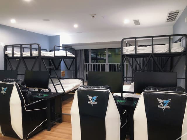 Quadruple Room With E-sports