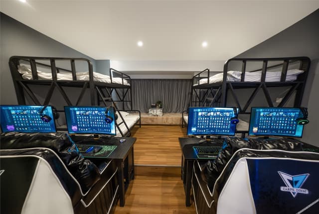 Quadruple Room With E-sports