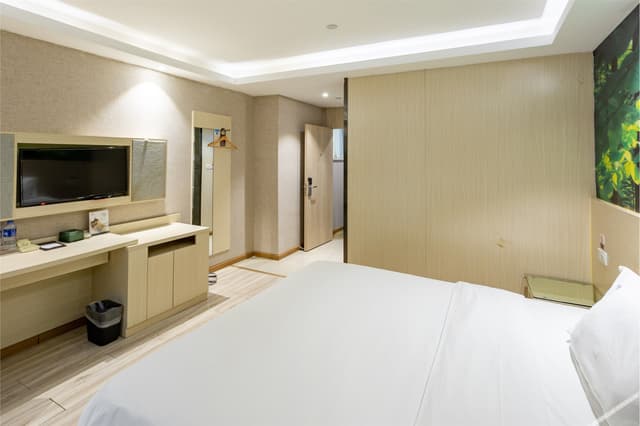 Queen Room