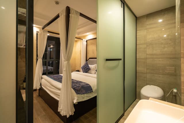 Couples' Theme Room
