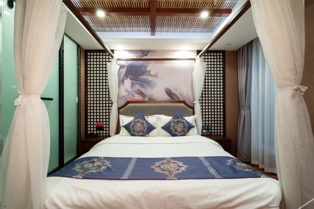 Couples' Theme Room