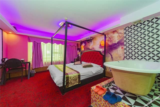 Featured Deluxe Room (Double Bed)