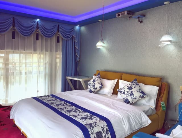 Featured Deluxe Room (Double Bed)