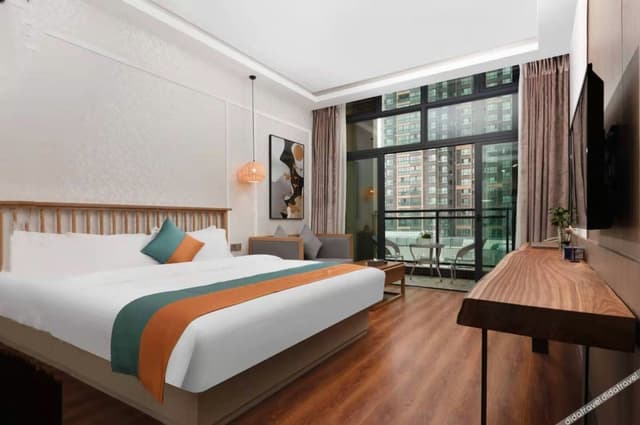 Light Luxury Queen Room