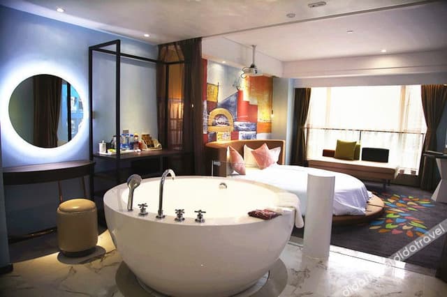 Light Luxury Projection Round Bed Room