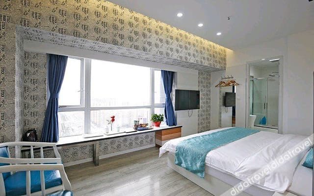 Deluxe Panoramic Queen Room