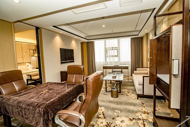 Executive Suite - City-View