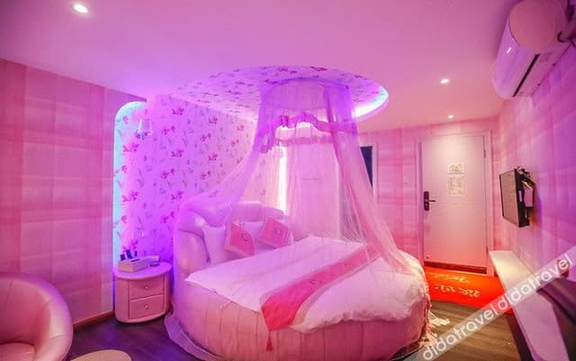 Romantic Round-bed Room
