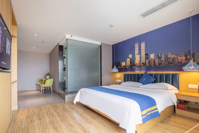Business Room - With View (Double Bed)