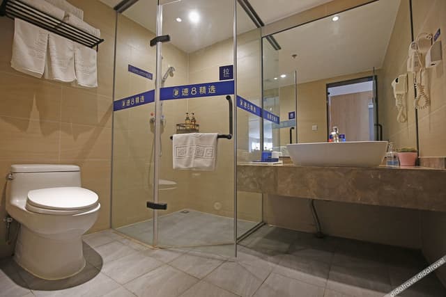 Deluxe Family Suite