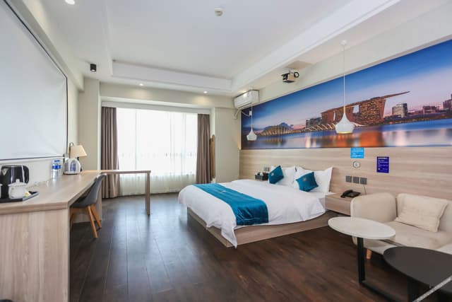 Featured Deluxe Room (Double bed)