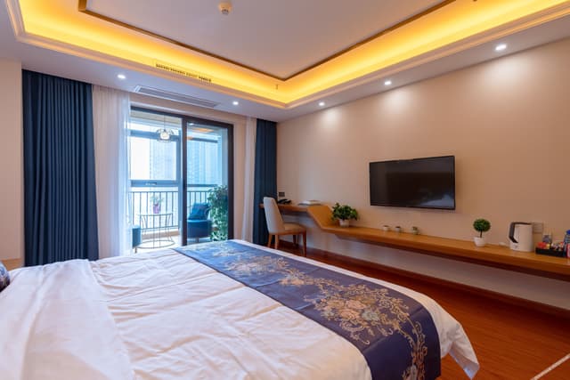Panoramic Queen Room