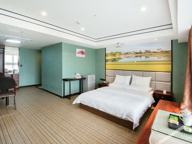 Deluxe Queen Room