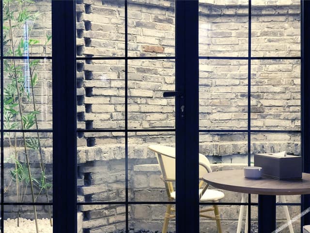 Courtyard Queen Room