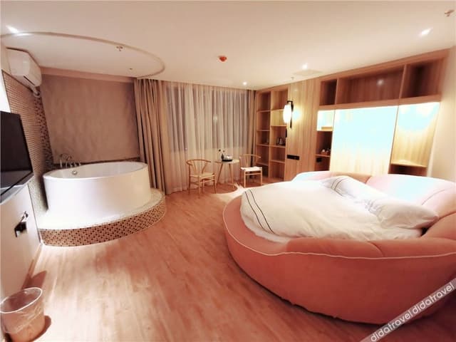 Guestroom - Double Occupancy (Queen bed)
