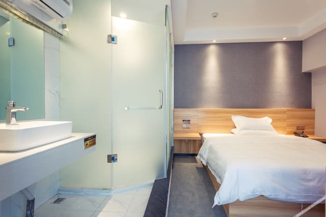 Discount Queen Room