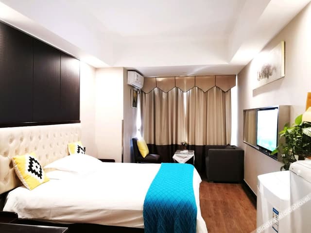 Exceptional River-View Double Bed Room