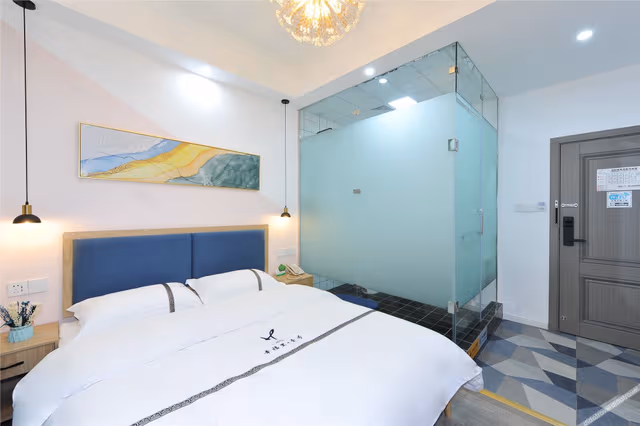 Themed Room (Females Only)
