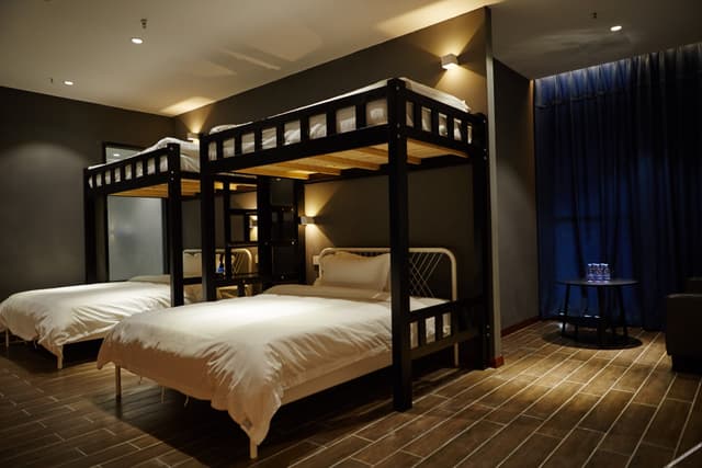 Guestroom - 5-Person Occupancy