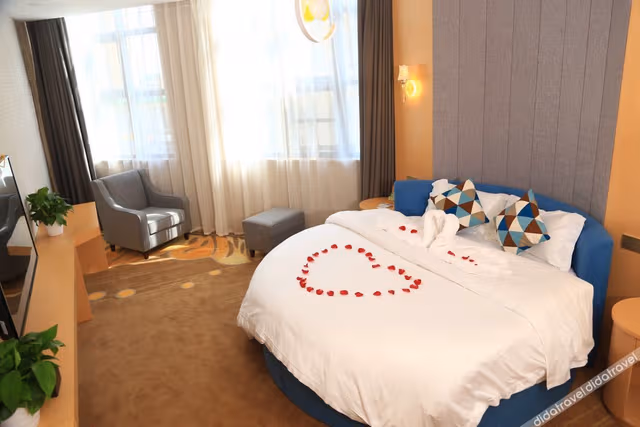 Boutique Round-bed Room