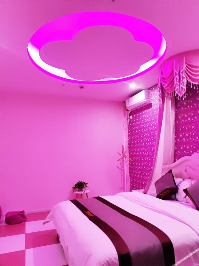 Theme Room (No window)