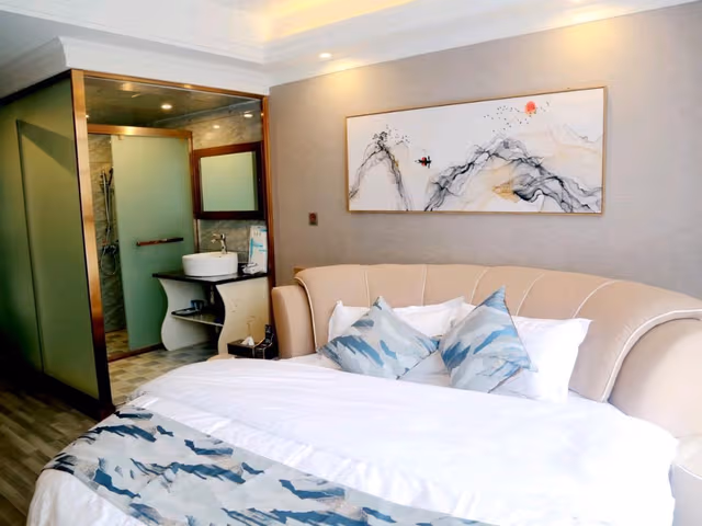 Romantic Round-bed Room