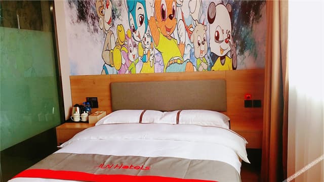 Pop Art Double Bed Room