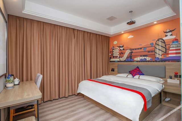 Queen Room