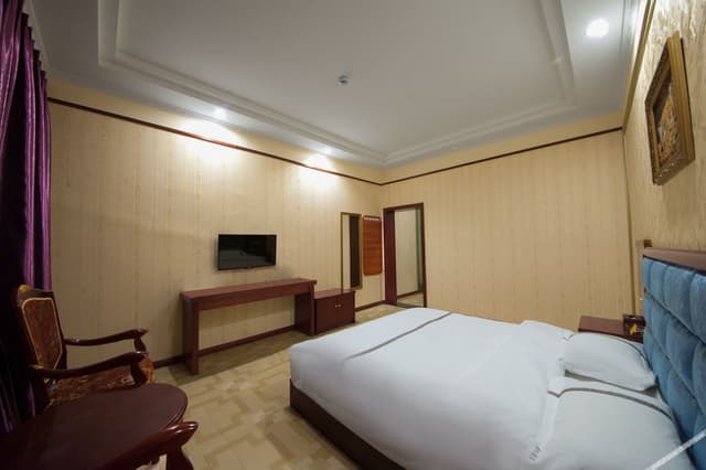 Standard Queen Room