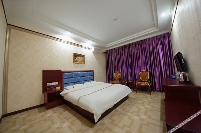 Standard Queen Room