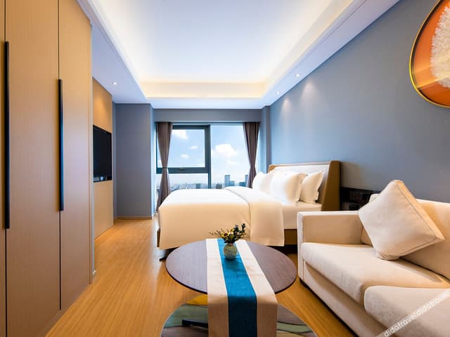 Deluxe City-view Queen Room