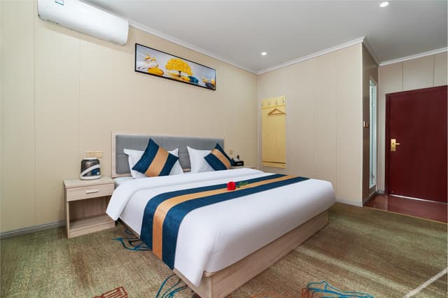 Deluxe Single Room With Computer