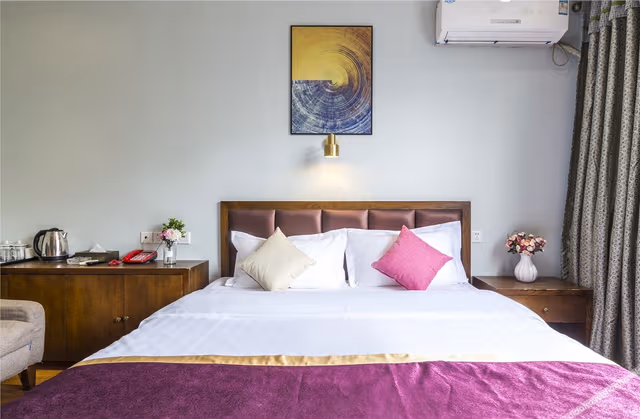 Deluxe Business Suite