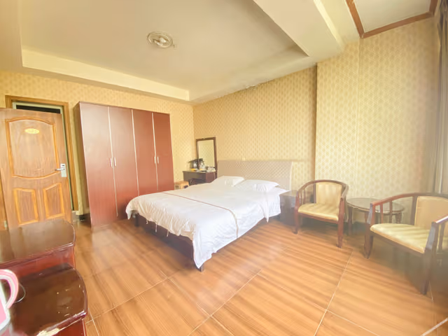 Deluxe Queen Room