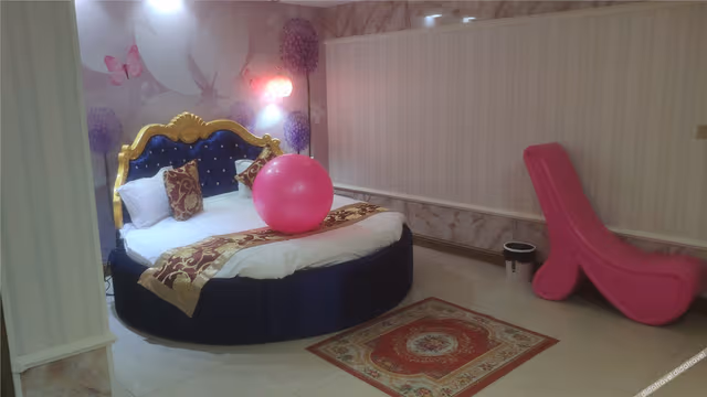 Deluxe Water-bed Room
