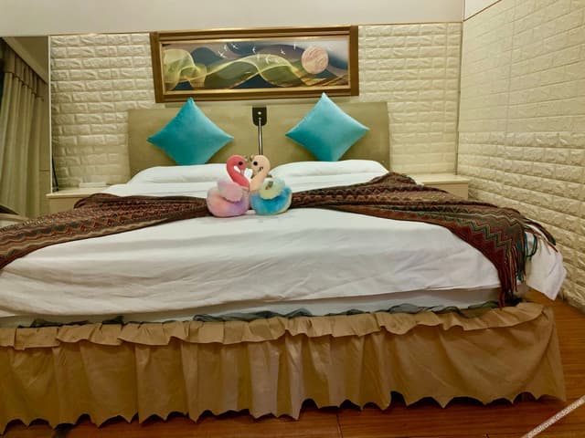 Couples' Queen Room