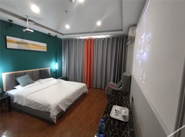 Featured Deluxe Room (Double Bed)