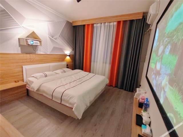 Sunshine Featured Room (Double Bed)