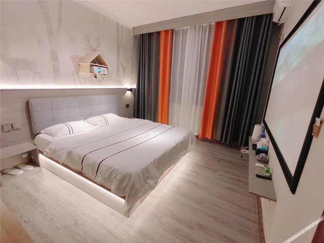 Sunshine Featured Room (Double Bed)