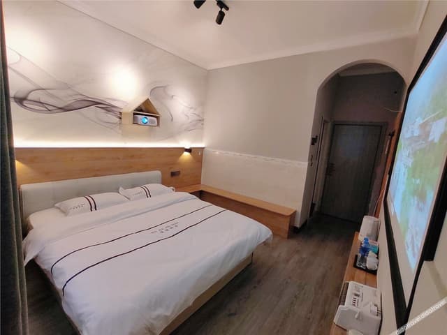 Sunshine Featured Room (Double Bed)