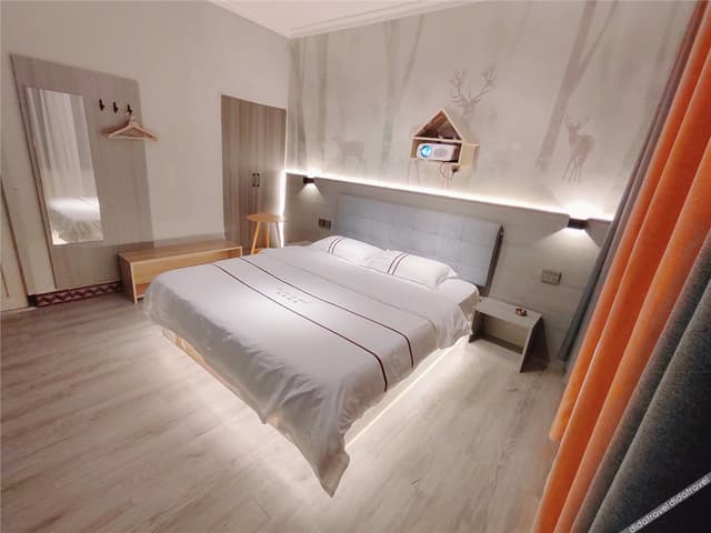 Sunshine Featured Room (Double Bed)