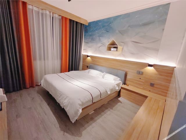 Sunshine Featured Room (Double Bed)