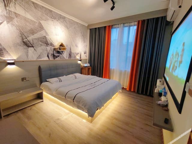 Sunshine Featured Room (Double Bed)