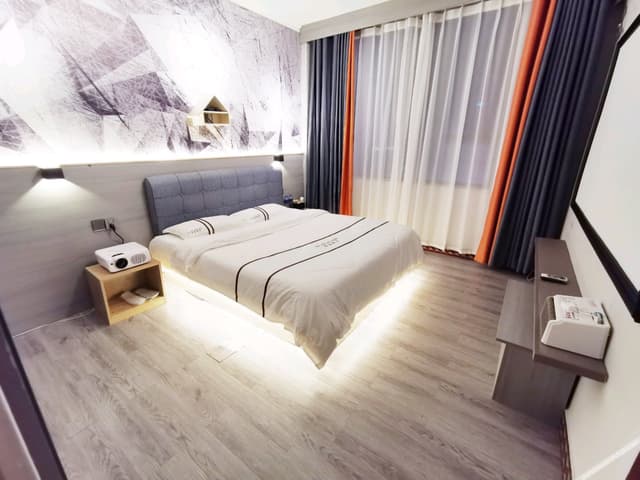 Sunshine Featured Room (Double Bed)