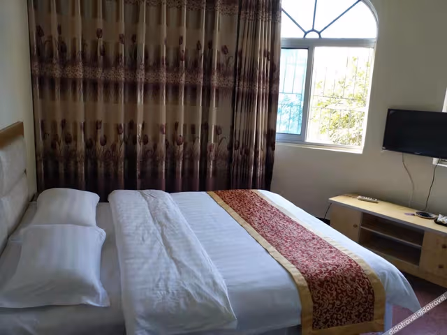 Guestroom - Single Occupancy (Shared Bathroom)
