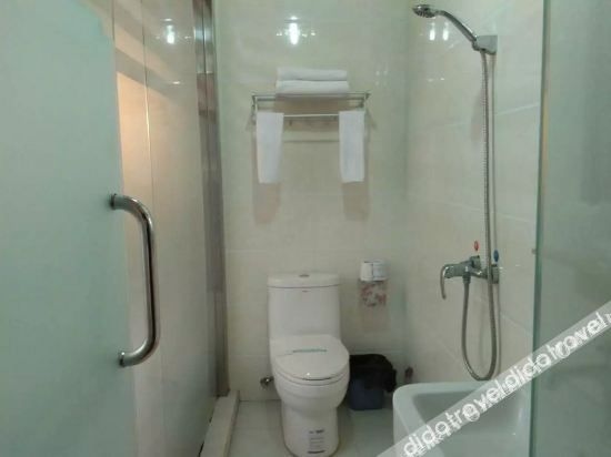 Yijia Hotel Linjiang4