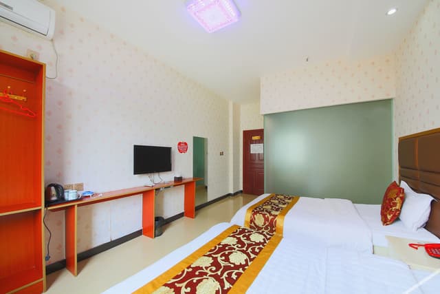 Elegant Twin Room