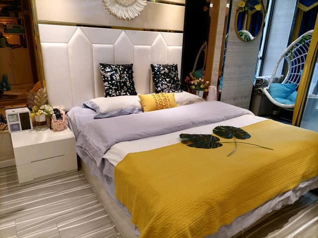 Deluxe Boutique Themed Room