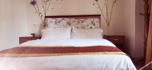 Business Queen Room