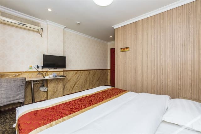 Cozy Queen Room